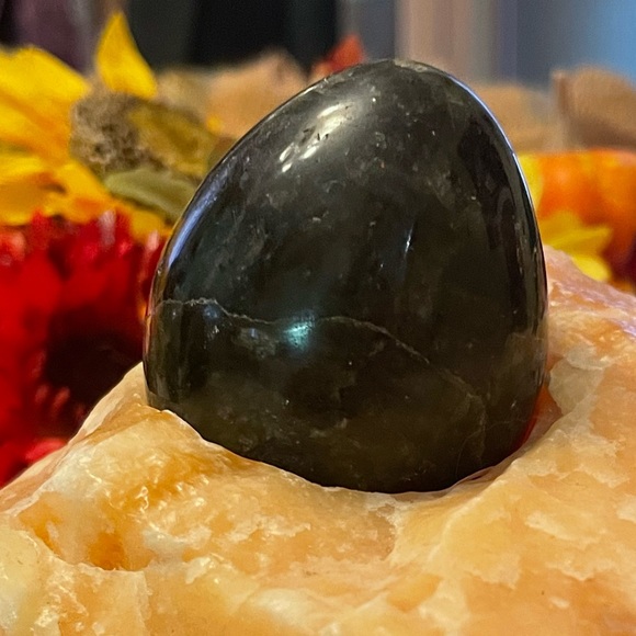 Green Labradorite in an egg shape with many inclusions.  L 8” x W  7” - Picture 6 of 10